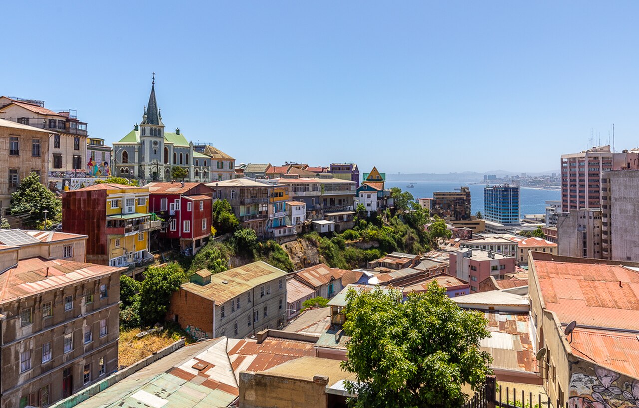 Casas de colores en el barrio histórico de Valparaíso, Chile