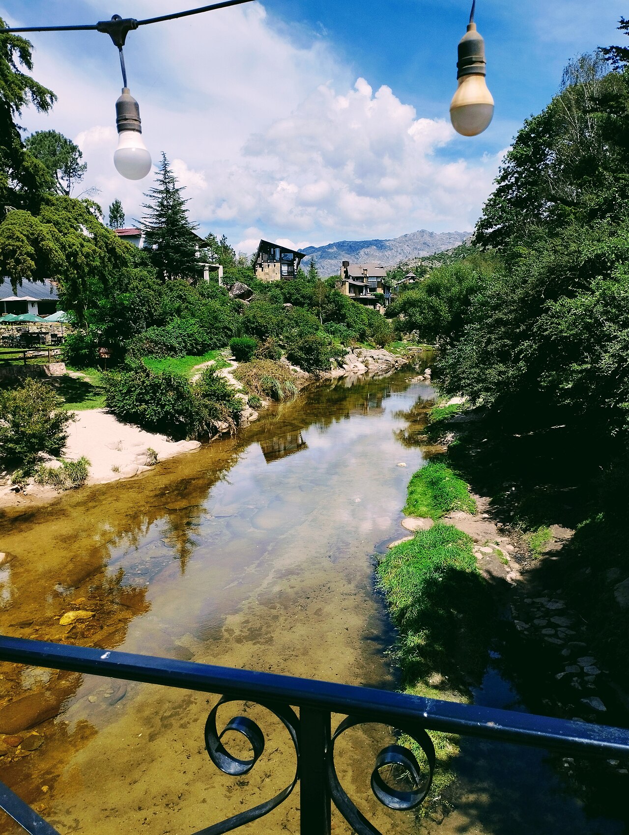 Puente sobre el arroyo en La Cumbrecita, Córdoba